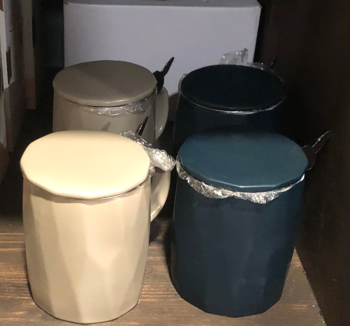 Lillia Porcelain Cup with hummingbird strainer and lid
